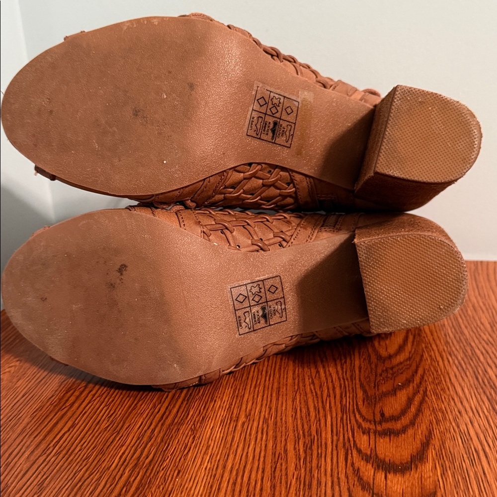 Not Rated. Brown Open Toe Wicker Shoe. Size 9. New without tags. - Picture 5 of 5